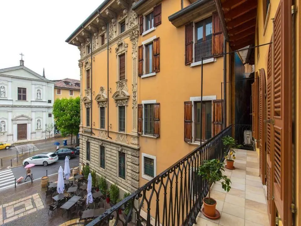 公寓 Palazzo Teatro Vecchio - Holiday Suites 萨罗 意大利