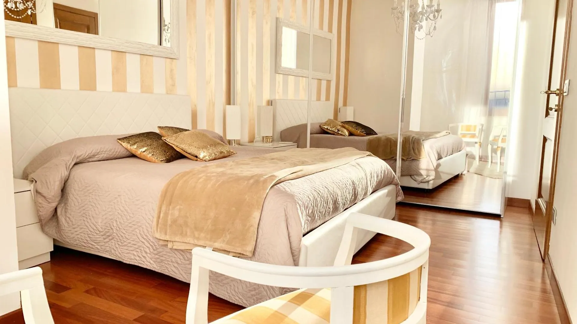 Palazzo Teatro Vecchio - Holiday Suites 萨罗