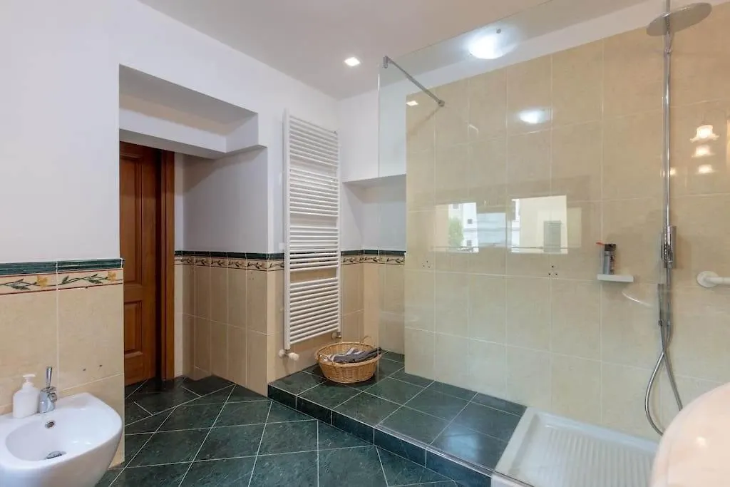 Palazzo Teatro Vecchio - Holiday Suites 萨罗 0*,  意大利