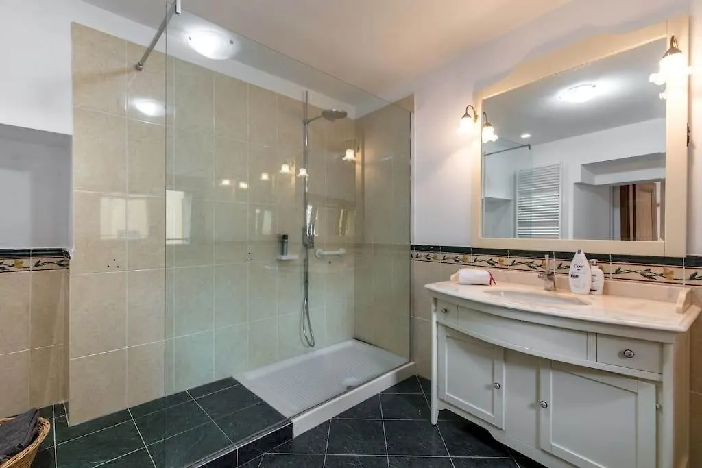 公寓 Palazzo Teatro Vecchio - Holiday Suites 萨罗 意大利