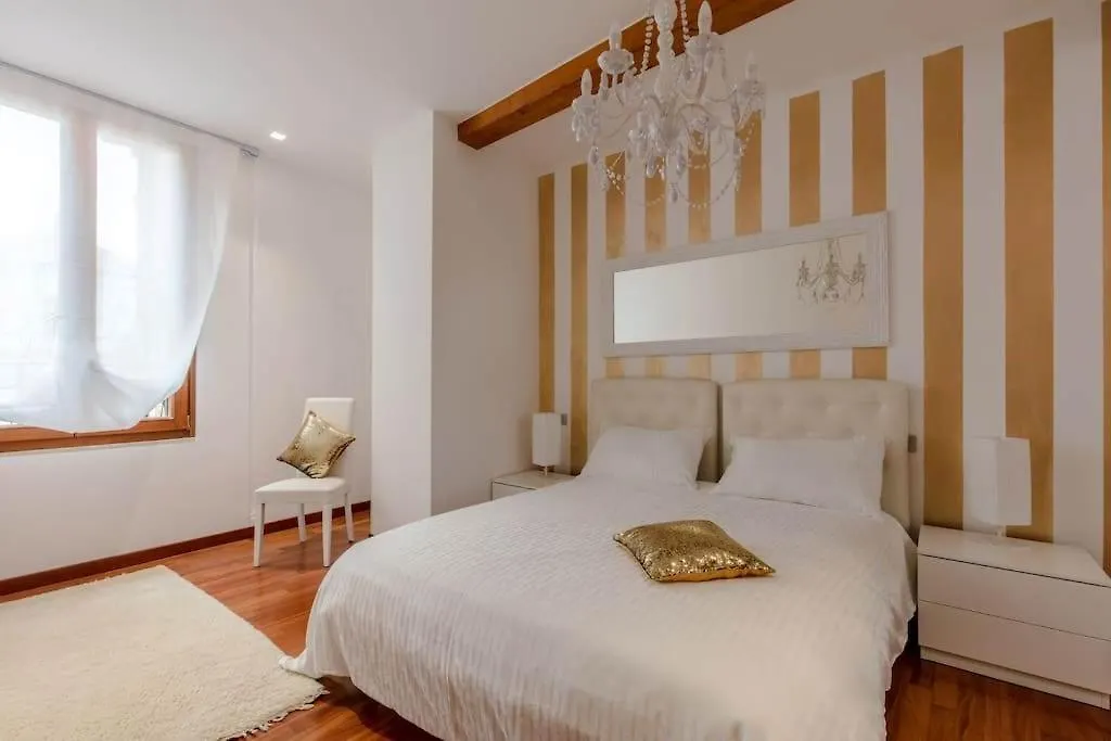 公寓 Palazzo Teatro Vecchio - Holiday Suites 萨罗