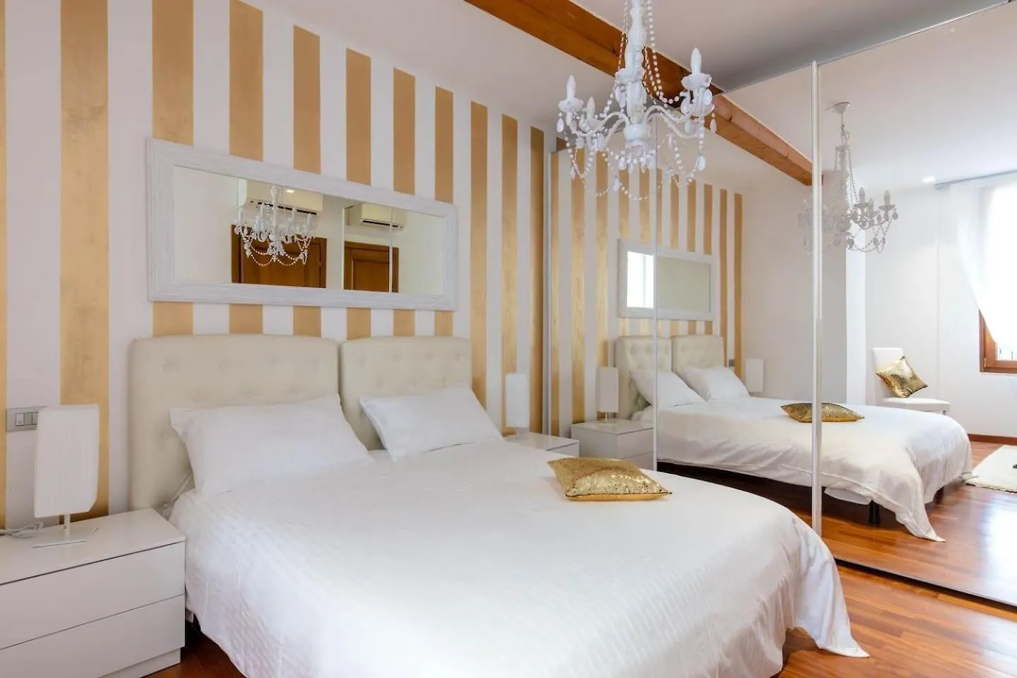 公寓 Palazzo Teatro Vecchio - Holiday Suites 萨罗